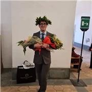 Laureato in Beni Culturali con vasta conoscenza della storia